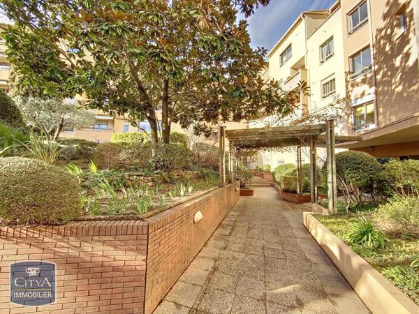 Appartement à louer 2 pièces 48.95m² Nîmes (30900)