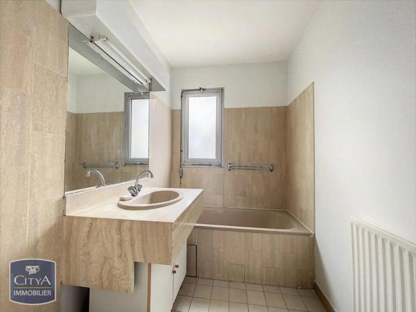 Appartement à louer 2 pièces 48.95m² Nîmes (30900)