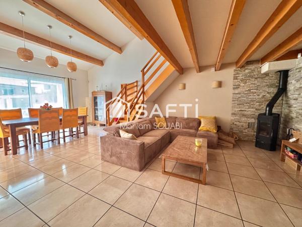 Villa d’environ 146m2 , parcelle 621m2, panneaux solaires, piscine