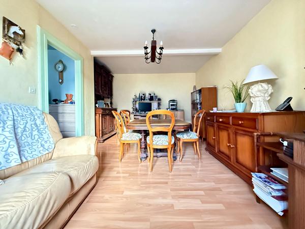 Maison de ville avec garage et cour - Secteur Jamin