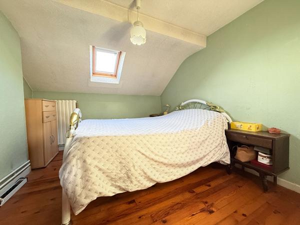 Maison de ville avec garage et cour - Secteur Jamin