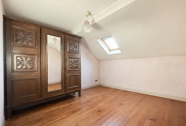 Maison de ville avec garage et cour - Secteur Jamin