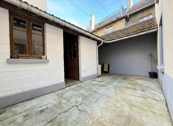 Maison de ville avec garage et cour - Secteur Jamin