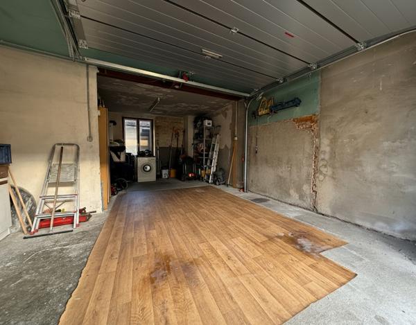 Maison de ville avec garage et cour - Secteur Jamin