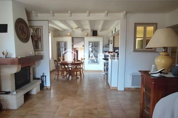 Villa avec 6 chambres , grand terrain avec piscine et double garage