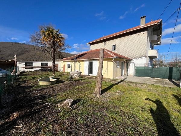A VENDRE MAISON DE MAITRE/ IMMEUBLE LAVELANET SUR 4500 M2 de terrain