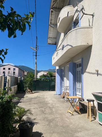 A VENDRE MAISON DE MAITRE/ IMMEUBLE LAVELANET SUR 4500 M2 de terrain