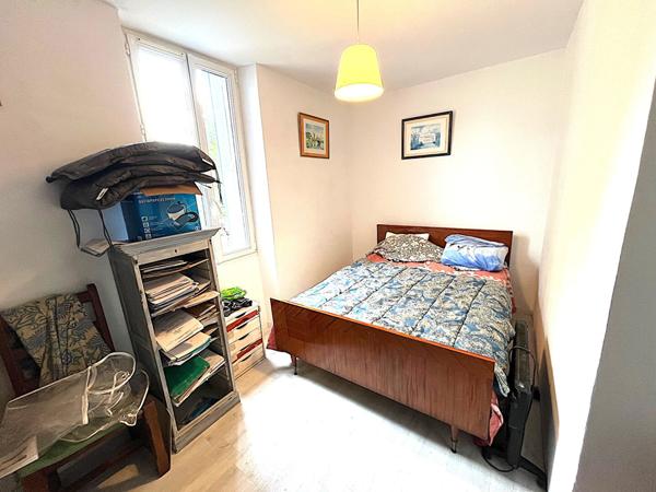 A VENDRE MAISON DE MAITRE/ IMMEUBLE LAVELANET SUR 4500 M2 de terrain