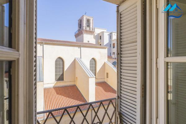 MARSEILLE 1ER – RÉPUBLIQUE / VIEUX-PORT – GRAND STUDIO MEUBLÉ – 4E ÉTAGE – ASCENSEUR – SANS VIS-À-VIS