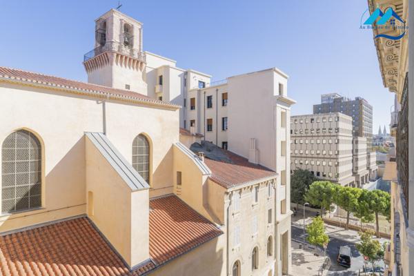 MARSEILLE 1ER – RÉPUBLIQUE / VIEUX-PORT – GRAND STUDIO MEUBLÉ – 4E ÉTAGE – ASCENSEUR – SANS VIS-À-VIS