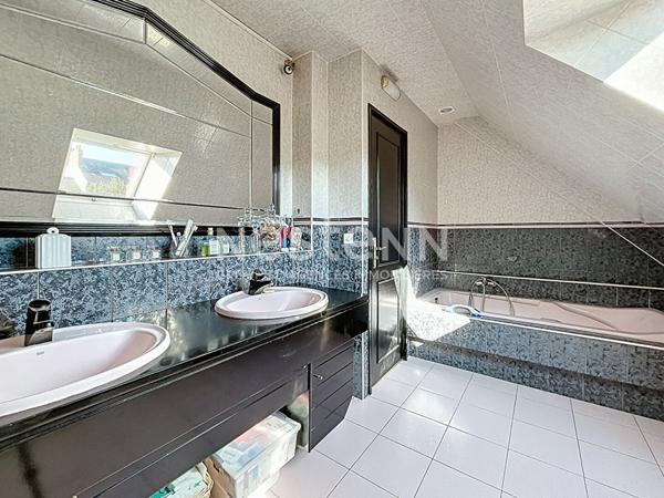 Charmante maison à vendre à Nantes - Chantenay, 3 chambres, 2 garages. Beau jardin.