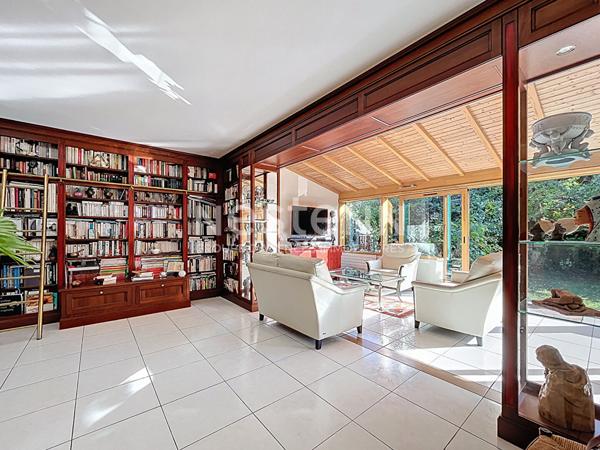 Charmante maison à vendre à Nantes - Chantenay, 3 chambres, 2 garages. Beau jardin.