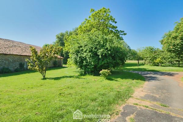 Longère 295 m² à Sommières-du-Clain 86160