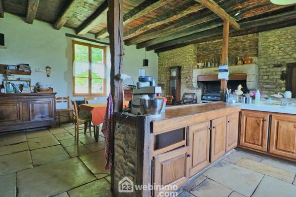 Longère 295 m² à Sommières-du-Clain 86160