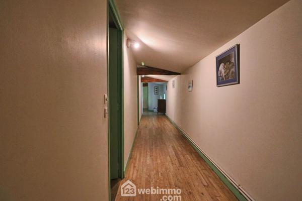 Longère 295 m² à Sommières-du-Clain 86160