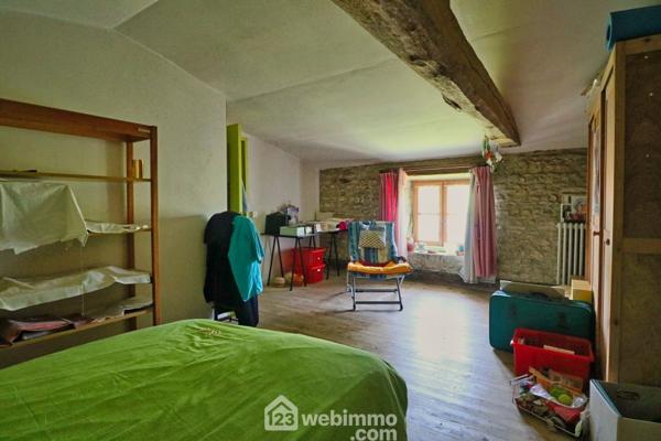 Longère 295 m² à Sommières-du-Clain 86160