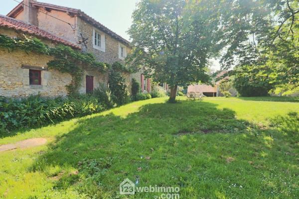 Longère 295 m² à Sommières-du-Clain 86160