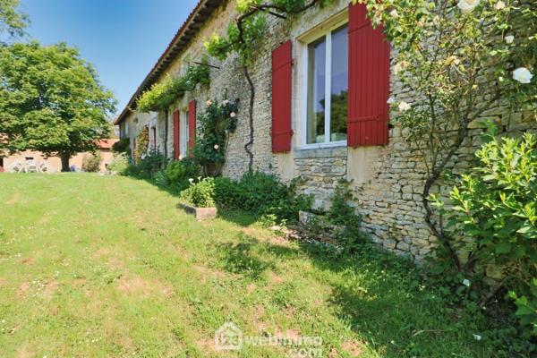Longère 295 m² à Sommières-du-Clain 86160