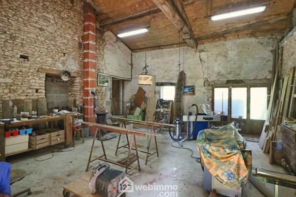 Longère 295 m² à Sommières-du-Clain 86160