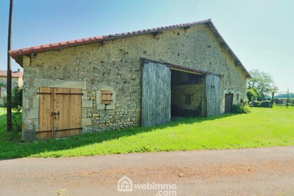 Longère 295 m² à Sommières-du-Clain 86160