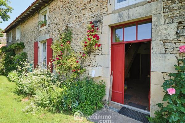 Longère 295 m² à Sommières-du-Clain 86160