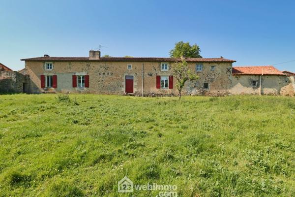 Longère 295 m² à Sommières-du-Clain 86160