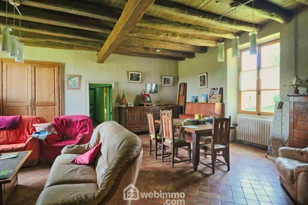 Longère 295 m² à Sommières-du-Clain 86160
