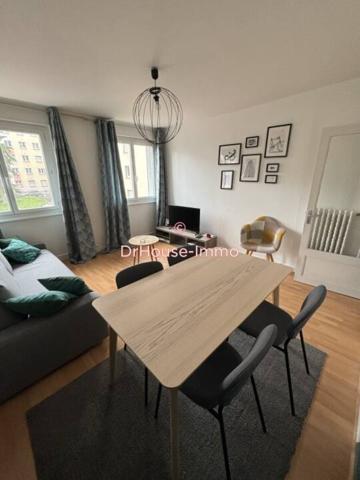 Appartement à louer 4 pièces de 9 m²