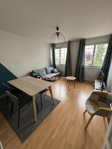 Appartement à louer 4 pièces de 9 m²