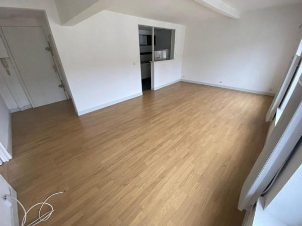 A LOUER : T2 à LILLE • Place de Strasbourg, rue boucher de Perthes • 925 € CC • Réf. 00561-001