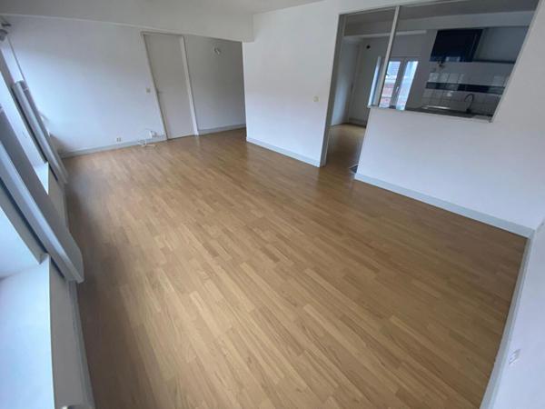 A LOUER : T2 à LILLE • Place de Strasbourg, rue boucher de Perthes • 925 € CC • Réf. 00561-001