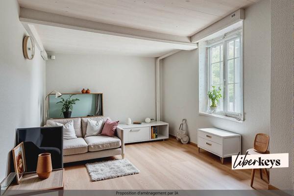 Montreuil-Bellay – Ensemble immobilier avec fort potentiel, vue sur le Thouet, terrain de 1 473 m², maison + maisonnette indépendante + caves troglodytes