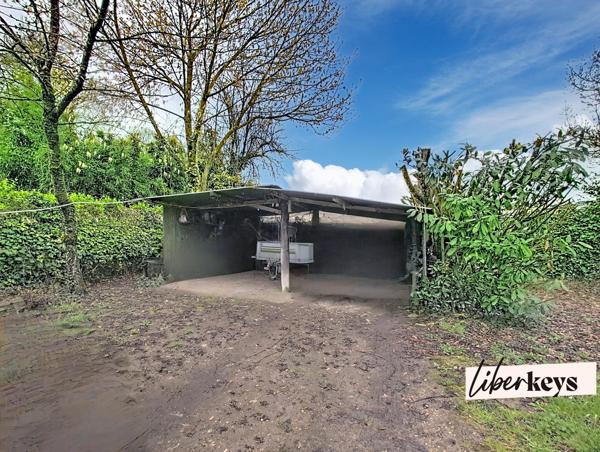 Montreuil-Bellay – Ensemble immobilier avec fort potentiel, vue sur le Thouet, terrain de 1 473 m², maison + maisonnette indépendante + caves troglodytes