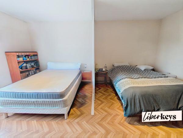 Montreuil-Bellay – Ensemble immobilier avec fort potentiel, vue sur le Thouet, terrain de 1 473 m², maison + maisonnette indépendante + caves troglodytes