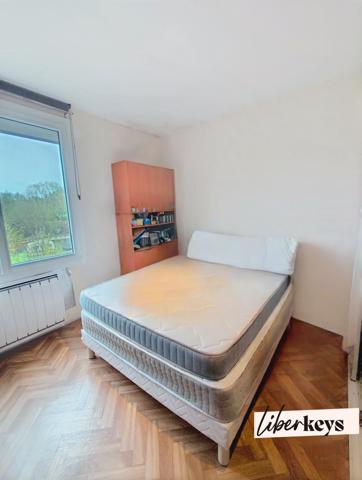 Montreuil-Bellay – Ensemble immobilier avec fort potentiel, vue sur le Thouet, terrain de 1 473 m², maison + maisonnette indépendante + caves troglodytes