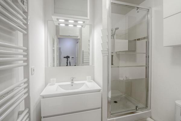 Studio 28 m² + balcon, parking et cave