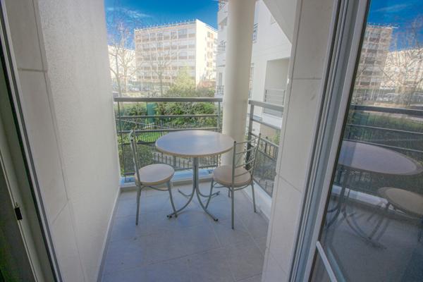 Studio 28 m² + balcon, parking et cave