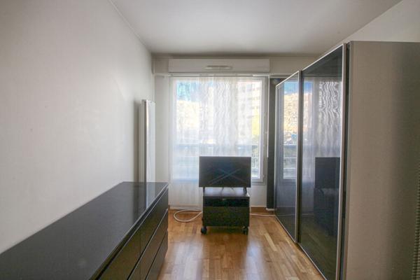 Studio 28 m² + balcon, parking et cave