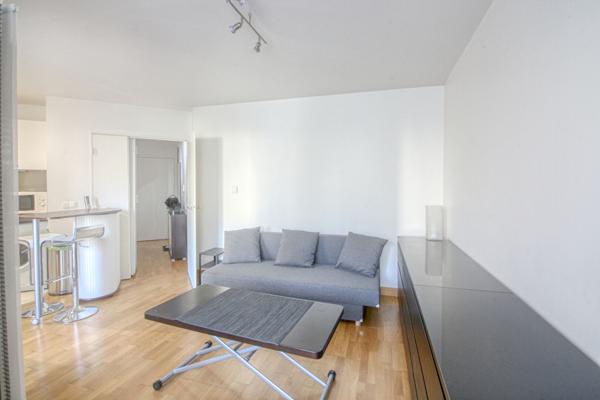 Studio 28 m² + balcon, parking et cave