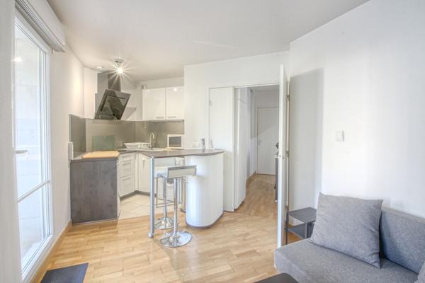 Studio 28 m² + balcon, parking et cave