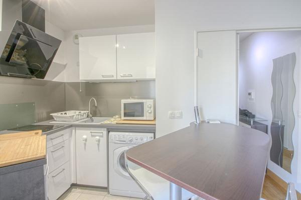 Studio 28 m² + balcon, parking et cave