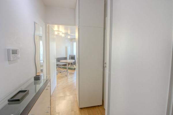 Studio 28 m² + balcon, parking et cave