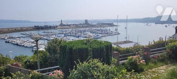 CAMARET SUR MER - RARE - VUE SUR MER - Maison récente de bonne construction composée d'une entr...