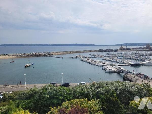 CAMARET SUR MER - RARE - VUE SUR MER - Maison récente de bonne construction composée d'une entr...