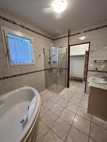 Spacieuse villa sise sur un terrain de 493m² - Bouzigues