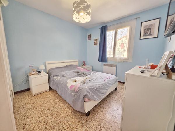 Tarascon (13150) maison de plain pied Tarascon, 2 chambres, jardin, garage