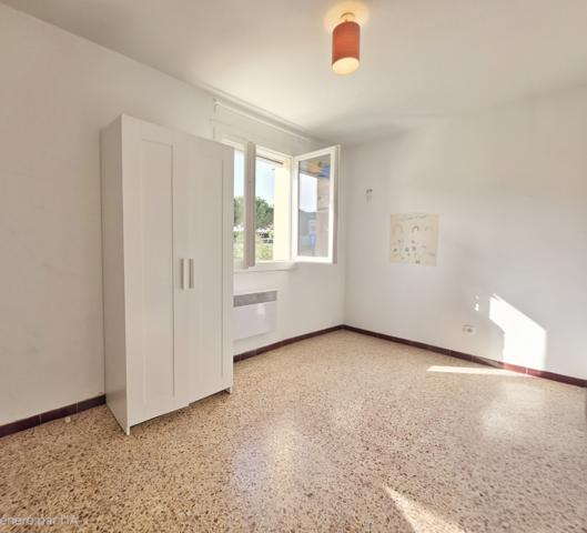 Tarascon (13150) maison de plain pied Tarascon, 2 chambres, jardin, garage