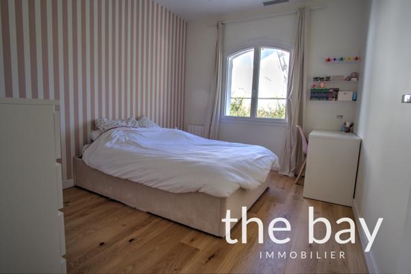 Gujan-Mestras (33470) Gujan-Mestras – Maison de plain-pied aux prestations haut de gamme, avec piscine et grand séjour de 87 m²