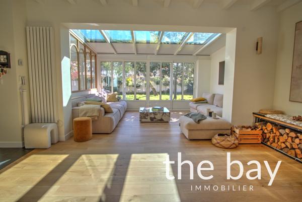 Gujan-Mestras (33470) Gujan-Mestras – Maison de plain-pied aux prestations haut de gamme, avec piscine et grand séjour de 87 m²