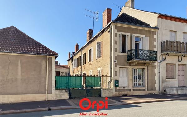 Immeuble à vendre    5 pièces •  Commentry